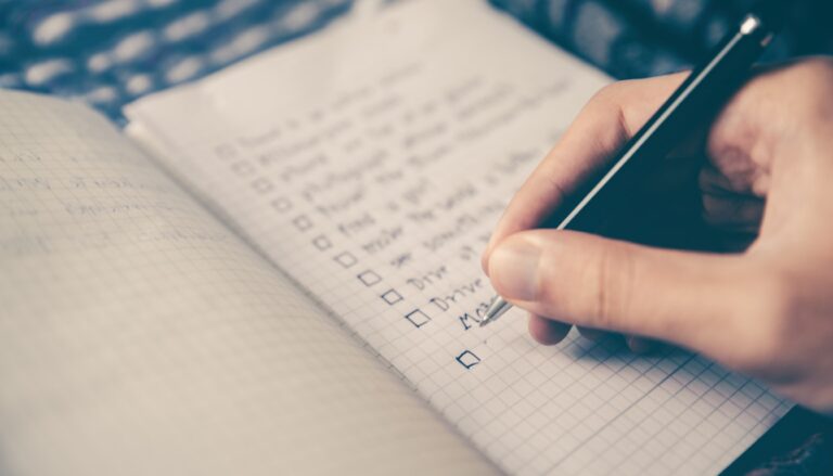 Abitudini Quotidiane: Le Micro-Azioni che Cambiano la Giornata